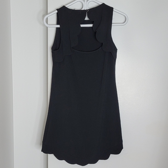 Monteau scallop base dress - Picture 8 of 11